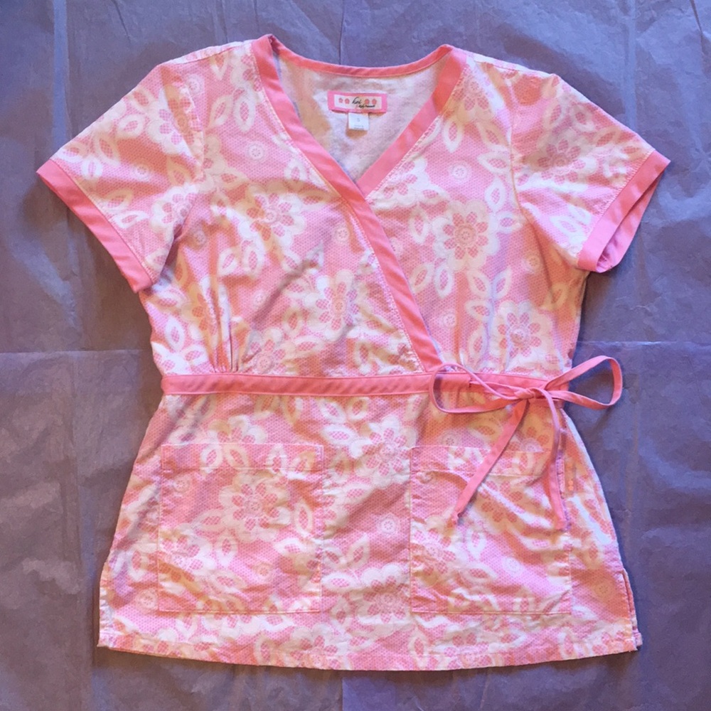 Koi Kathryn Honey Floral Scrub Top Size Small